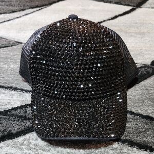 BLACK MESH SHIMMERING RHINESTONES STUD ADJUSTABLE SNAP-BACK CAP HAT